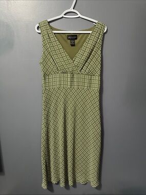 connected apparel Olive Geometric V-Neck Midi Dress